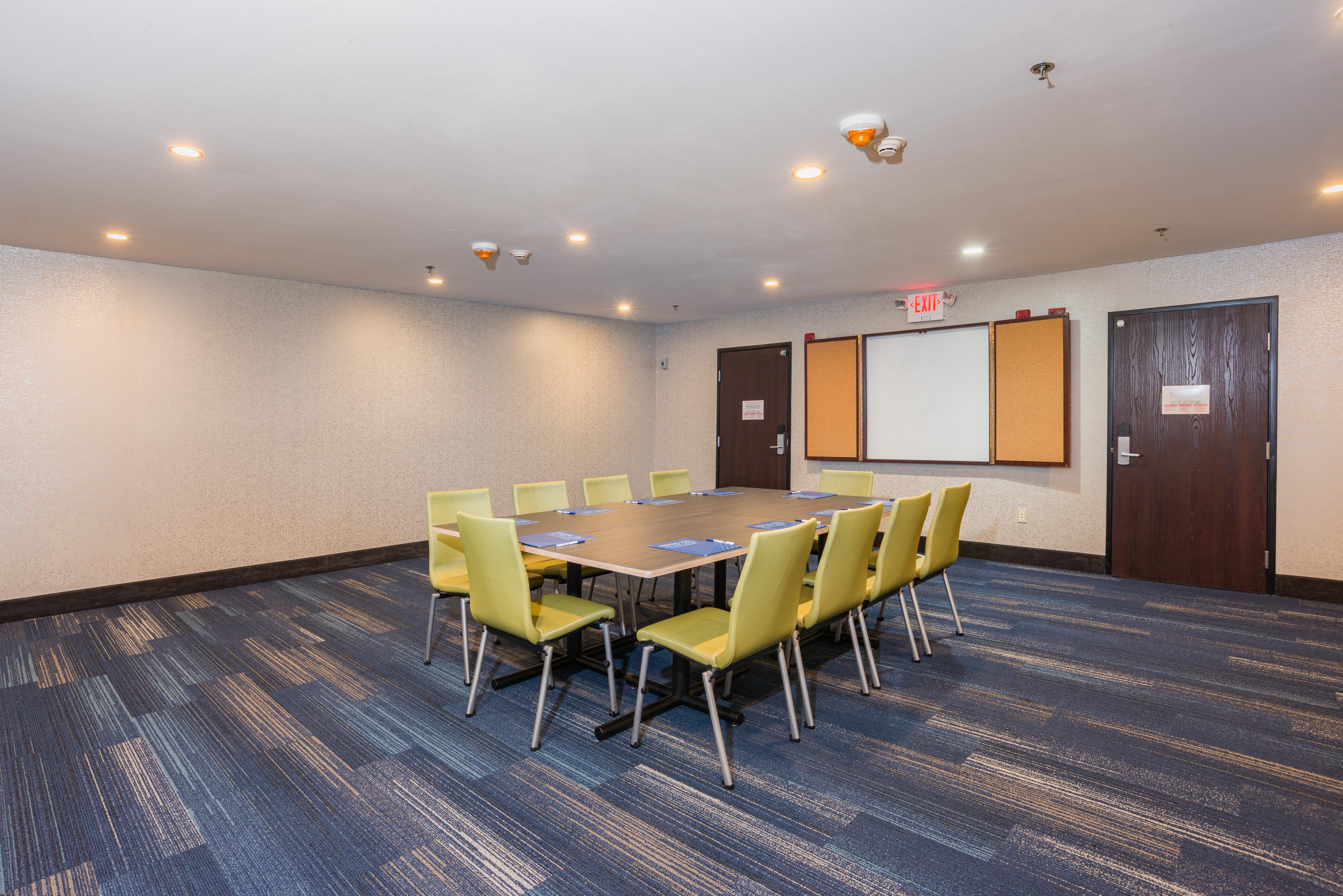Holiday Inn Express Hotel & Suites Swansea By Ihg Екстер'єр фото