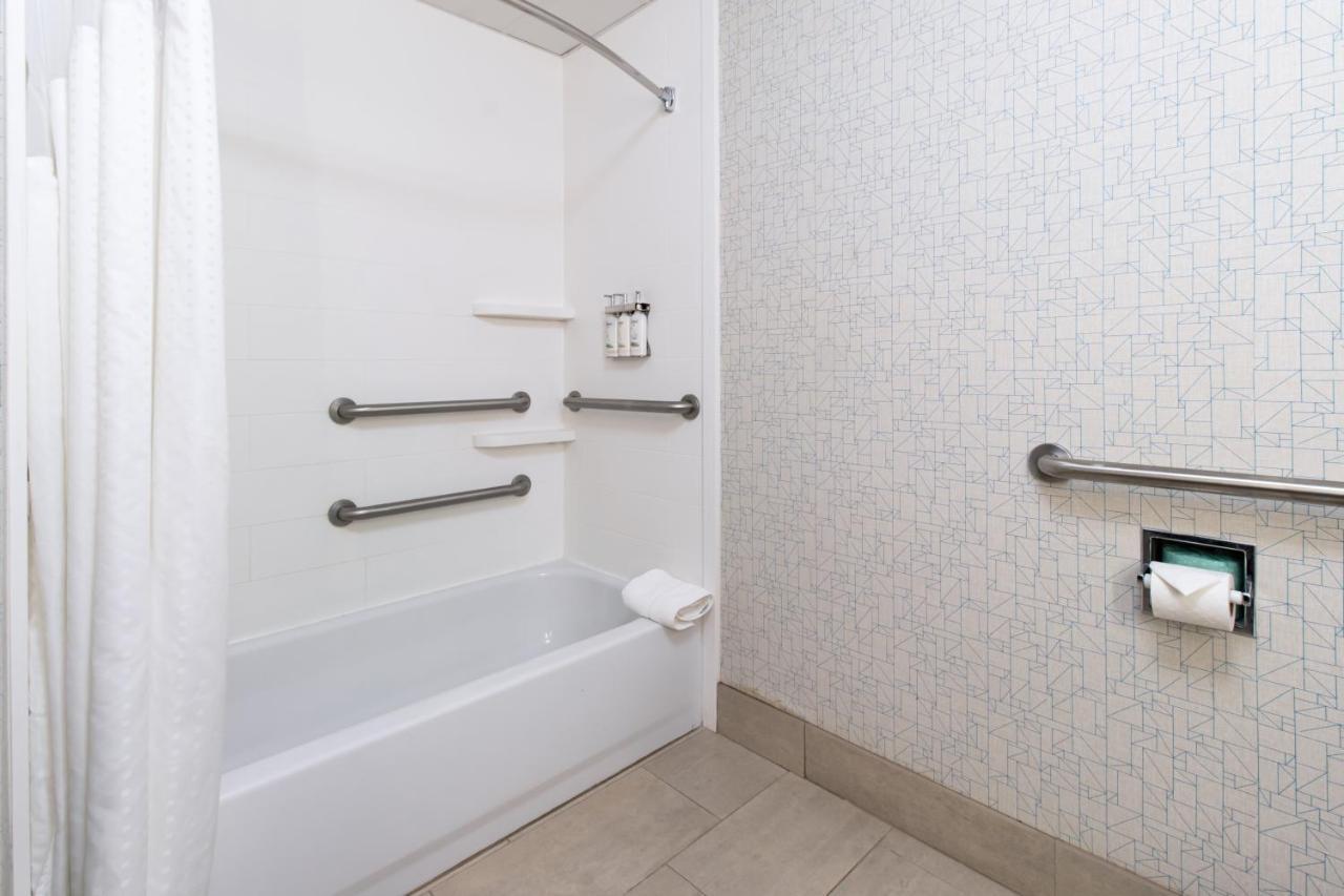 Holiday Inn Express Hotel & Suites Swansea By Ihg Екстер'єр фото