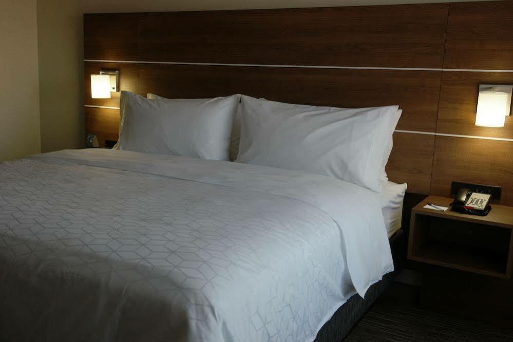 Holiday Inn Express Hotel & Suites Swansea By Ihg Екстер'єр фото