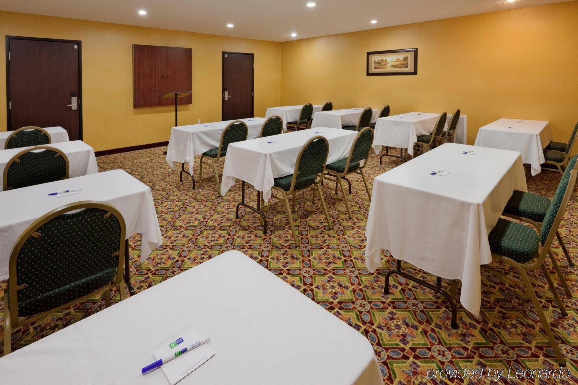 Holiday Inn Express Hotel & Suites Swansea By Ihg Екстер'єр фото