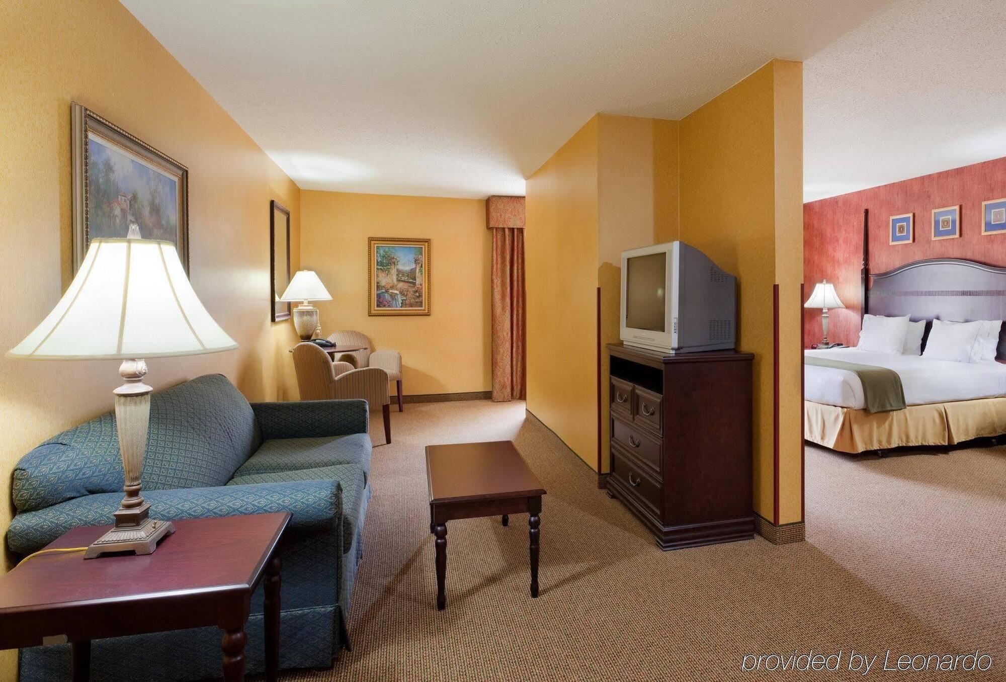 Holiday Inn Express Hotel & Suites Swansea By Ihg Екстер'єр фото